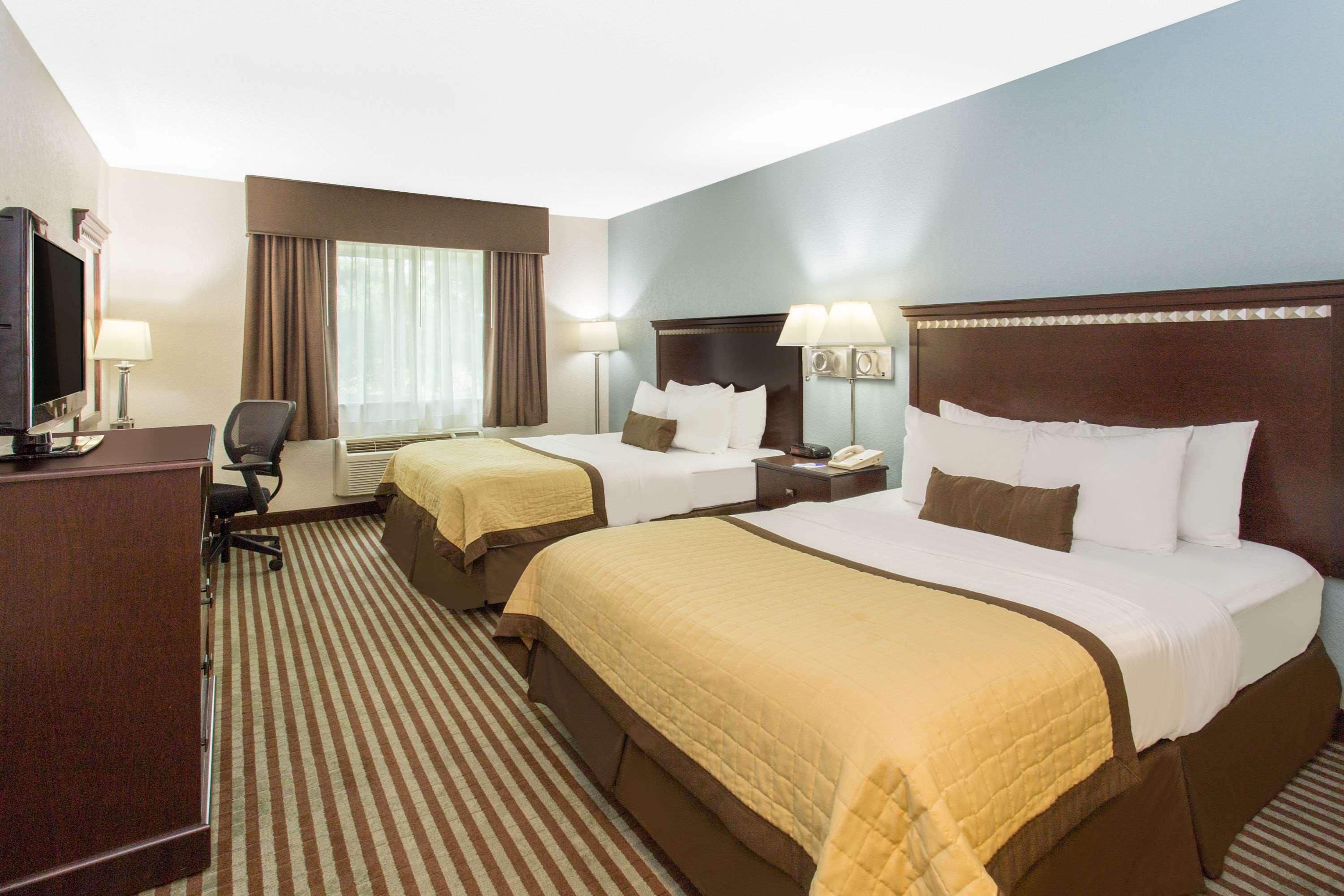 Baymont By Wyndham Mattoon Hotel Eksteriør billede
