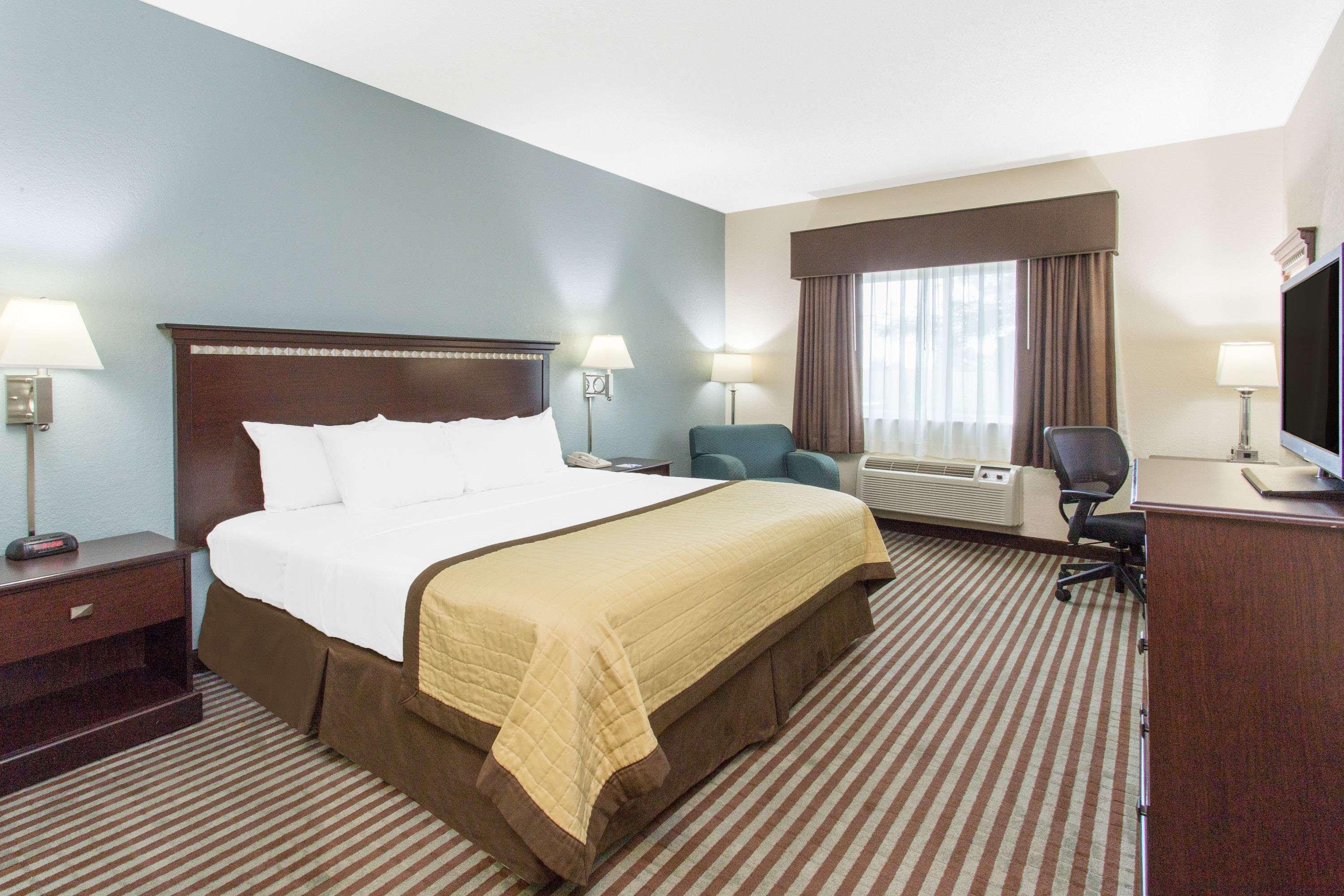 Baymont By Wyndham Mattoon Hotel Eksteriør billede
