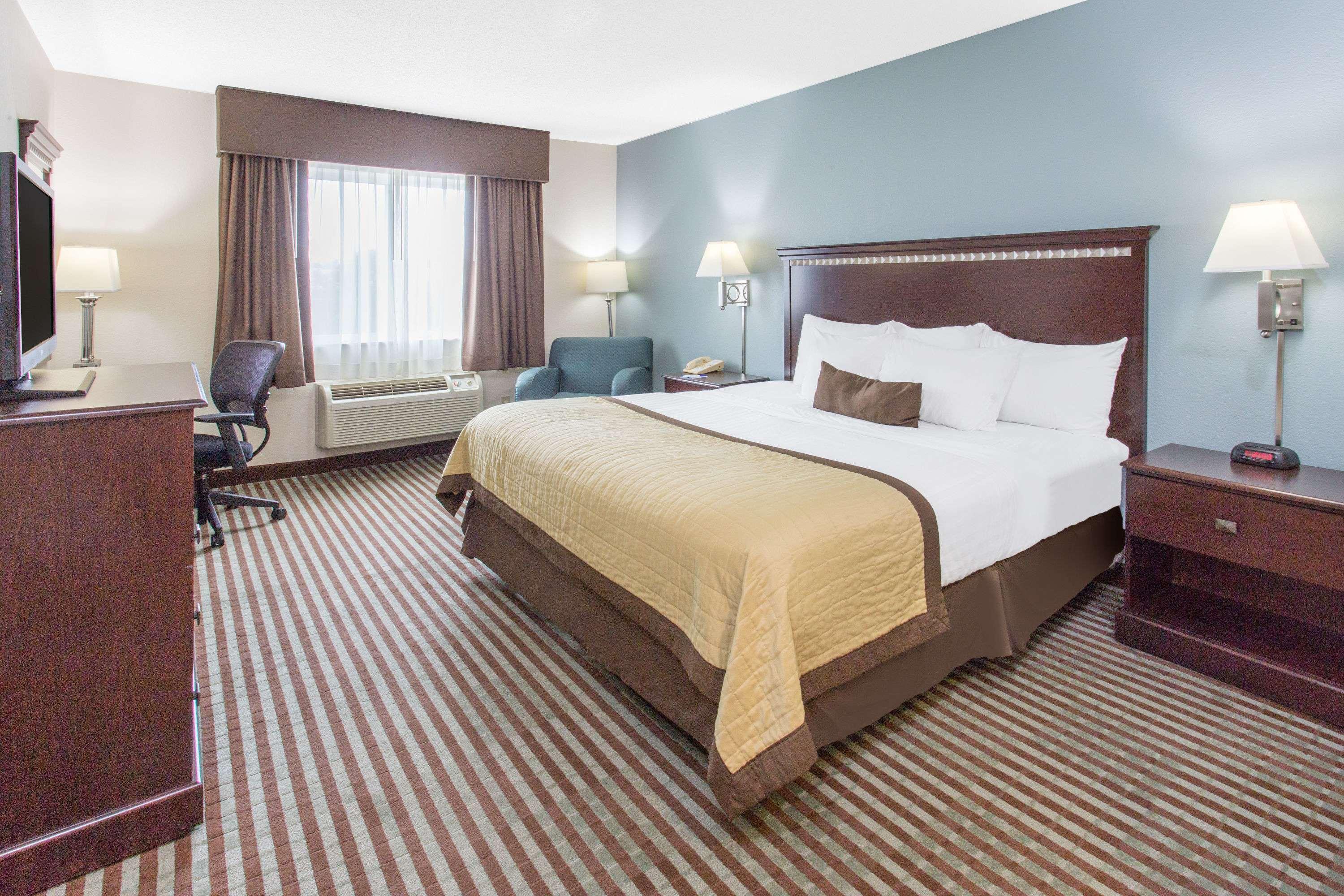 Baymont By Wyndham Mattoon Hotel Eksteriør billede